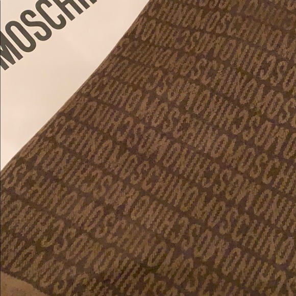 Moschino Blanket Wrap Scarf NWOT - Picture 2 of 2